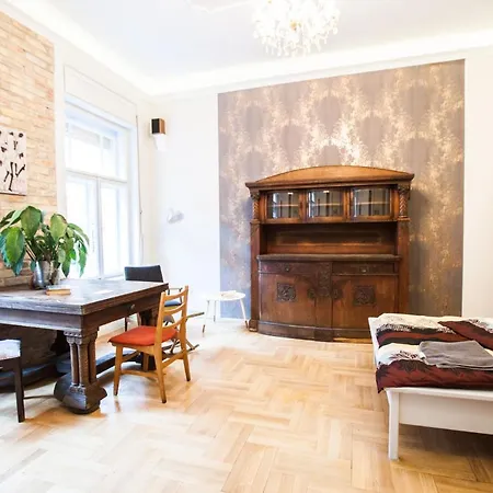 N40 By Small Apartment